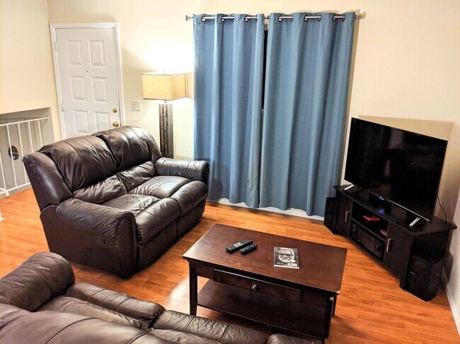 Building Photo - 3 BR/2 BA in Desirable Lafayette Neighborhood