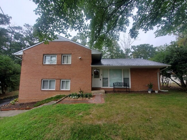 Foto del edificio - 7010 Leesville Blvd