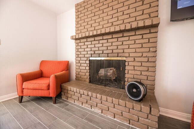 Foto del edificio - 237 Falcon Ln