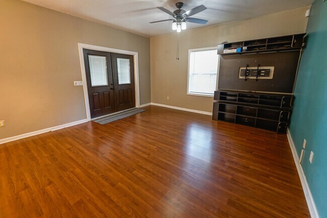 Building Photo - 2741 Kennedy Dr