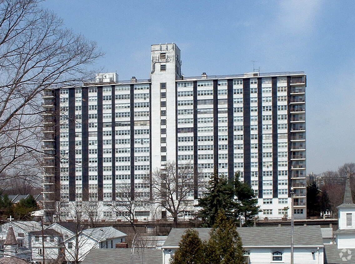 Primary Photo - Embassy Towers