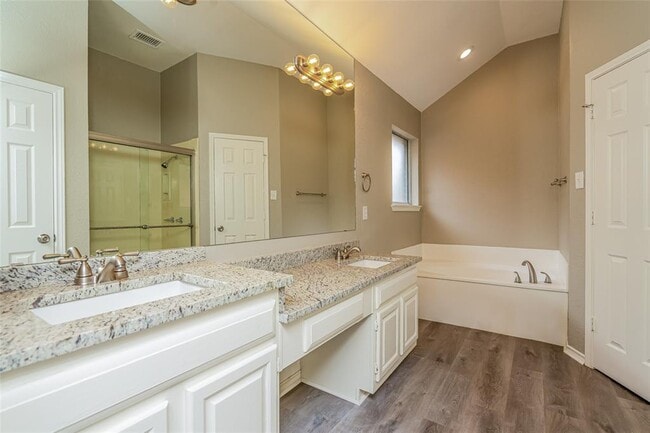 Building Photo - 735 Ridgemont Dr