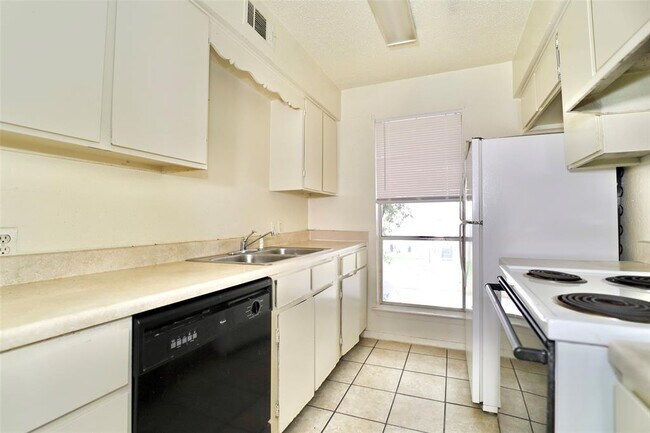 Building Photo - 3828 Cibolo Dr