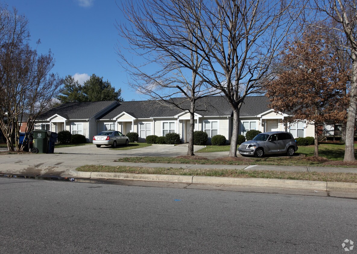 Foto del edificio - 3515 Lake Woodard Dr