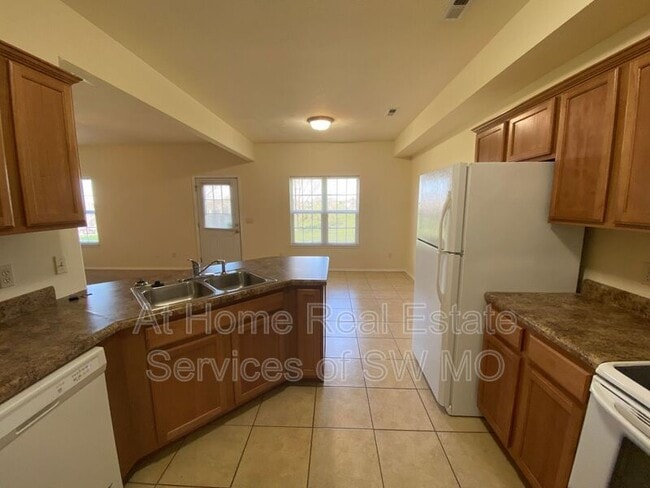 Building Photo - 1107 N Missouri Dr