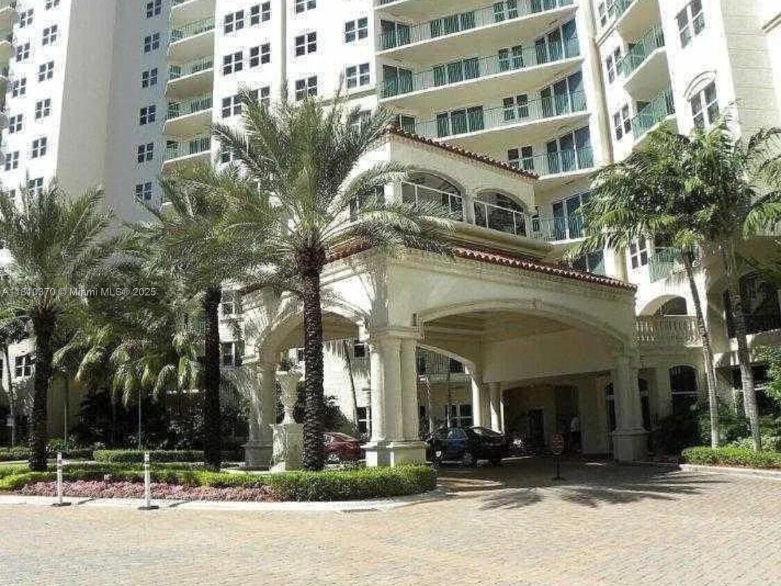 Primary Photo - 19900 E Country Club Dr