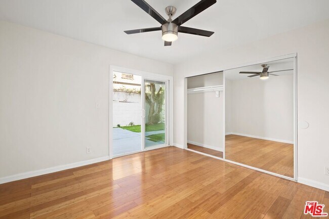 Foto del edificio - 8529 Saturn St