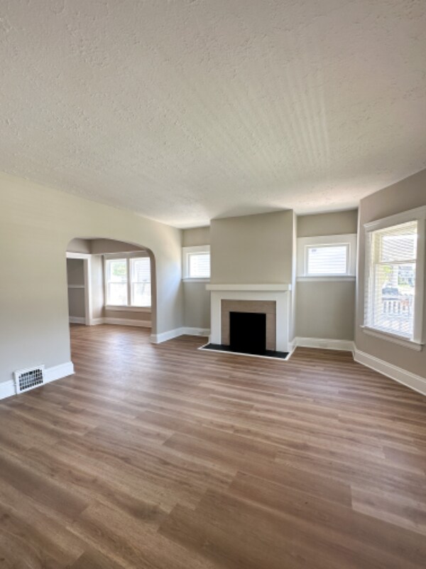 Building Photo - 12966 Harlon Ave