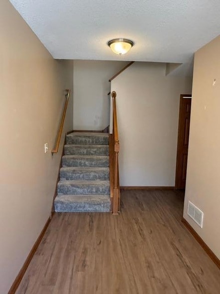 Building Photo - 6886 Meadow Grass Ln S