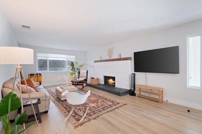 Building Photo - 53560 Avenida Herrera