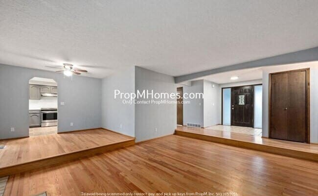 Building Photo - Spacious Three Bedroom Home in Milwaukie!
