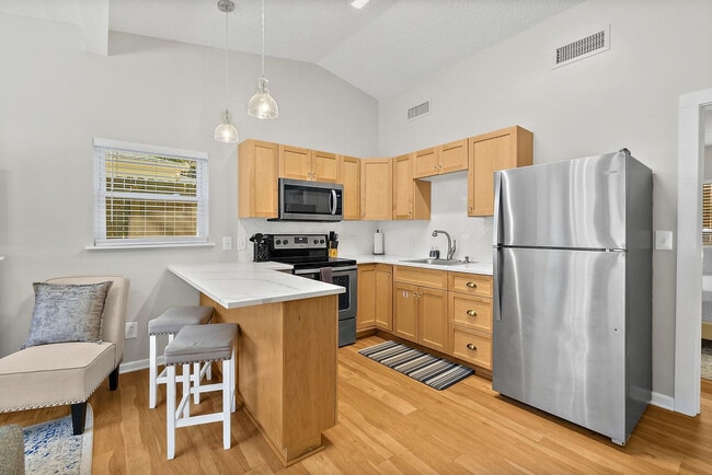 Building Photo - 12 Sylvan Dr