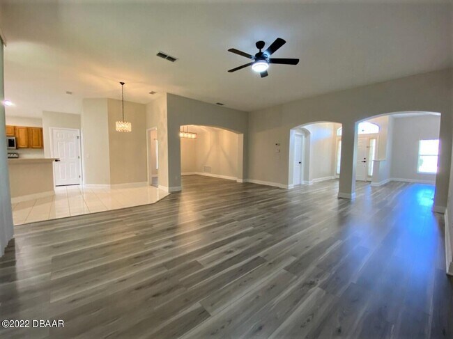 Building Photo - 11 Fernmeadow Ln
