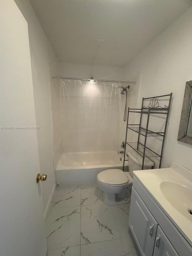 Building Photo - 4820 NW 9th Dr