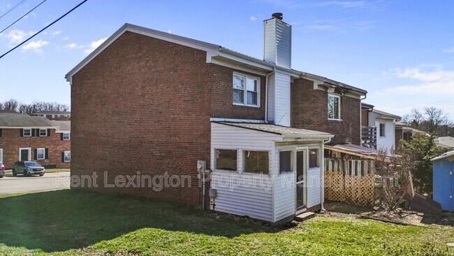 Building Photo - 1658 Foxhaven Dr