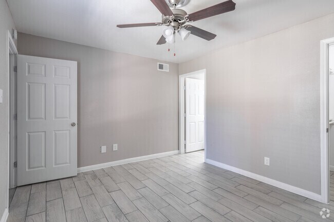 2HAB, 2BA - 863 ft² - Salado At Cityview Apartments