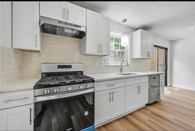 Building Photo - 1159 Saint Augustine Pl NE