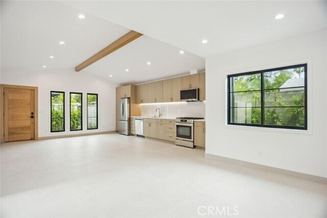 Foto del edificio - 5443 Simpson Ave
