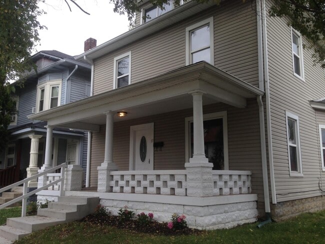 Building Photo - 17 N Randolph St