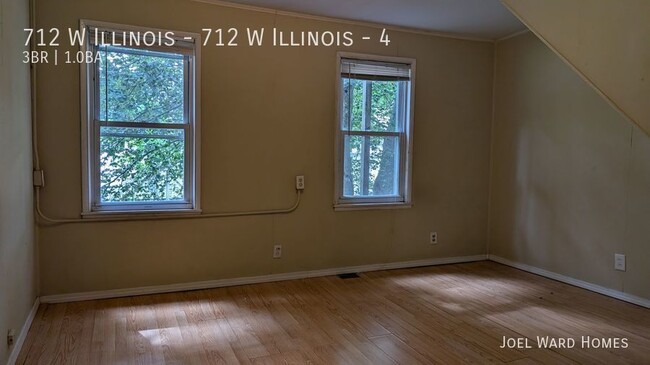 Building Photo - 3 Bedroom 1 Bathroom Unit Located 1 Block ...