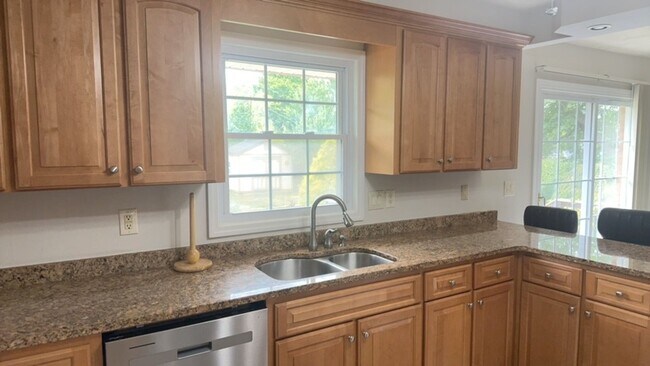 Foto del edificio - Spacious Home in Blacksburg (Available NOW)