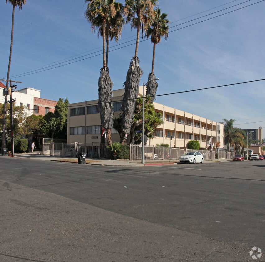 Building Photo - 1402 N Kingsley Dr