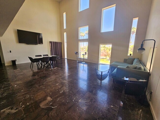 Foto del edificio - 1111 W University Dr