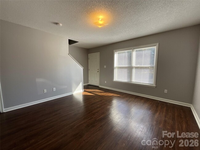 Building Photo - 206 W 15th St