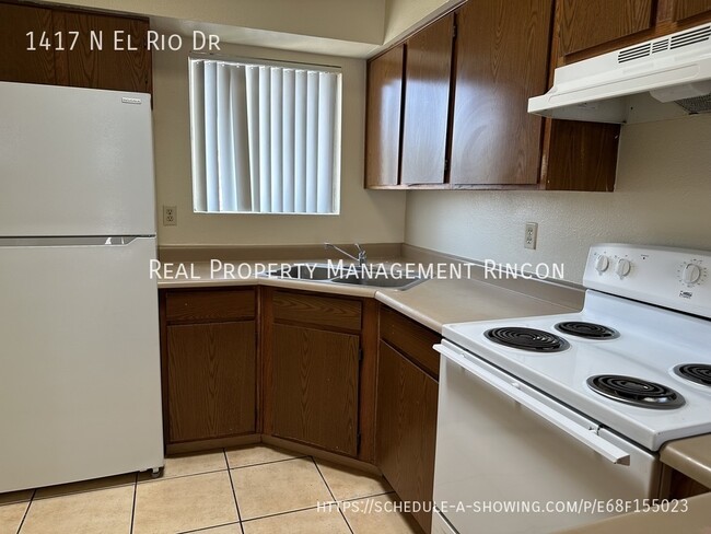 Foto del edificio - VACANT AND READY!!   2 Bedroom Centrally L...