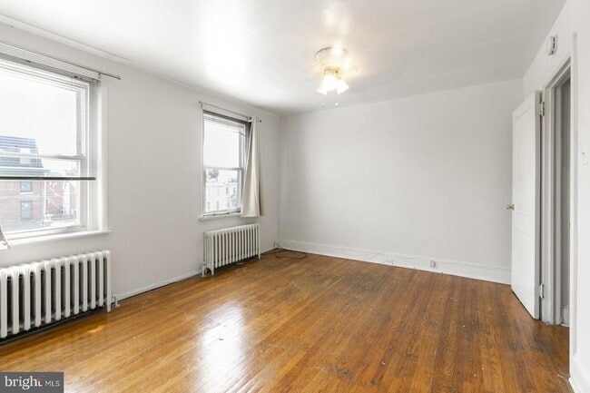 Building Photo - 239 E Girard Ave