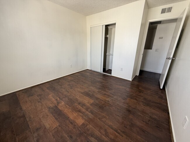 Foto del edificio - 225 S Curtis Ave