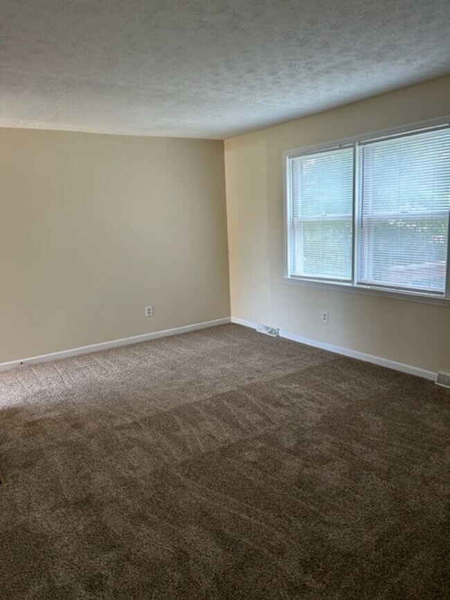 Foto del edificio - 481 Woodview Dr