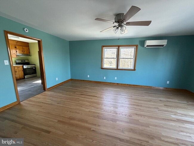 Building Photo - 18 N C and P Ln