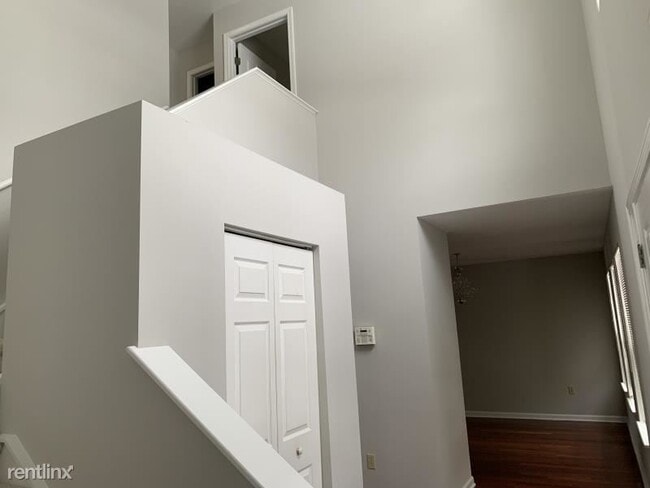 Building Photo - 4 br, 3.5 bath House - 618 Turnberry Lane