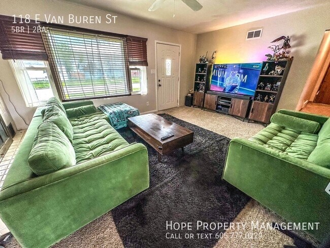 Building Photo - 118 E Van Buren St