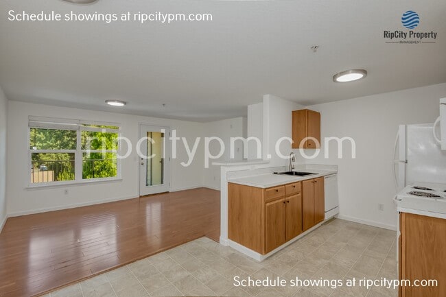 Foto del edificio - Spacious Updated 2 Bed/1 Bath Condo w/Priv...