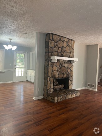Building Photo - 1675 Oak Ridge Way NW