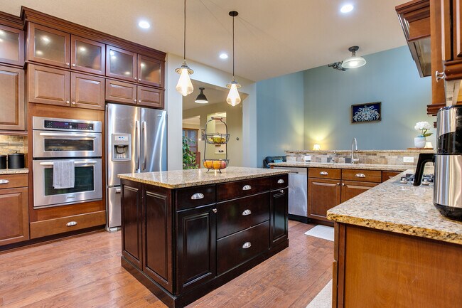 Building Photo - 3819 Pascolo Bend