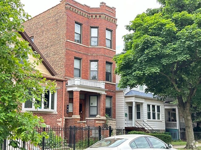 Building Photo - 3315 N Albany Ave