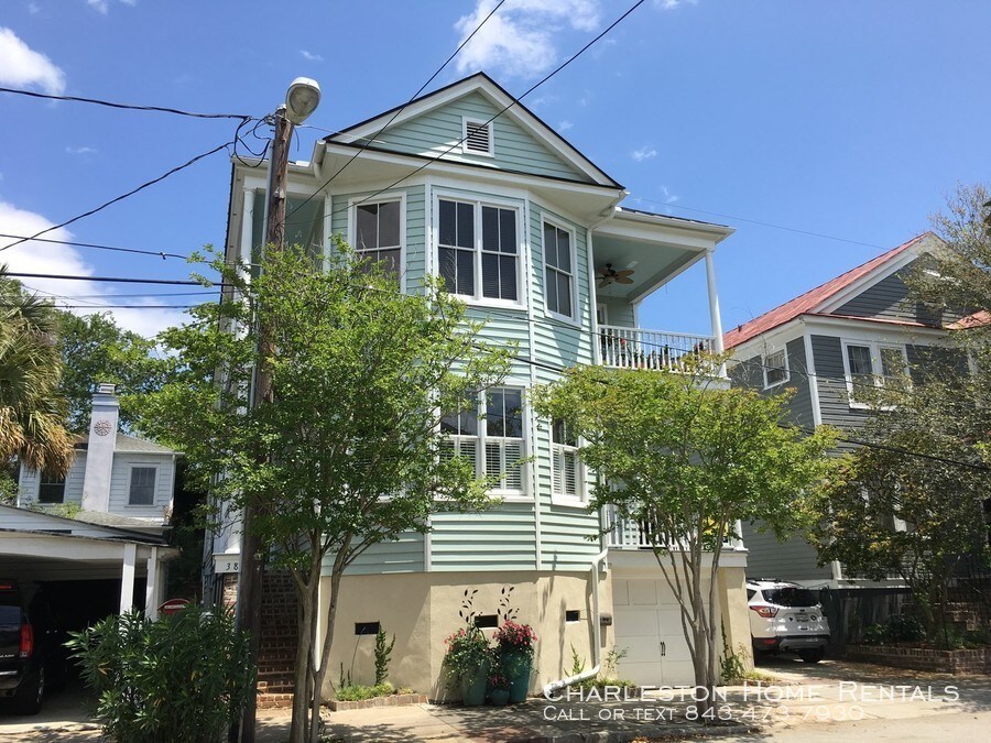 38 Ashley Ave Unit A, Charleston, SC 29401 Room for Rent in