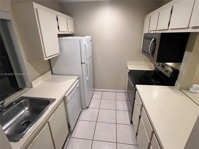 Foto del edificio - 586 Westree Ln