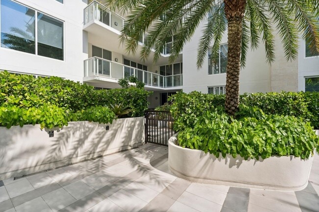 Building Photo - 200 SE Mizner Blvd