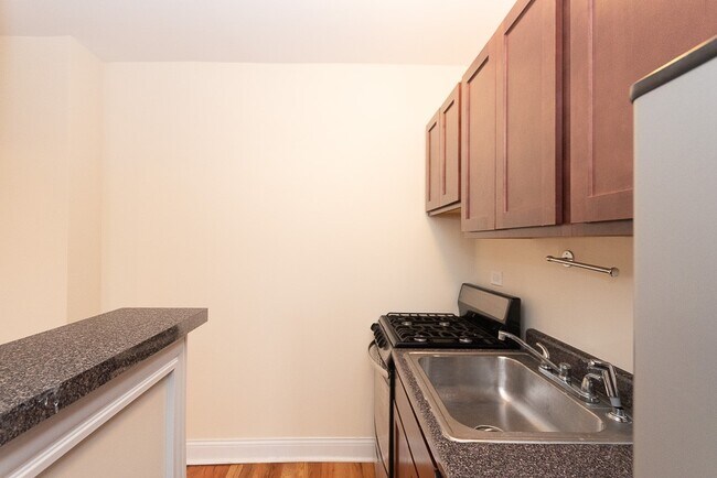 Foto del edificio - 821 W Diversey Pkwy