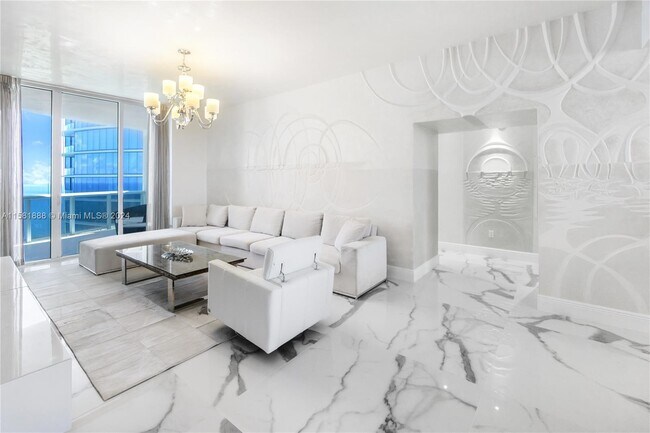 Building Photo - 15811 Collins Ave