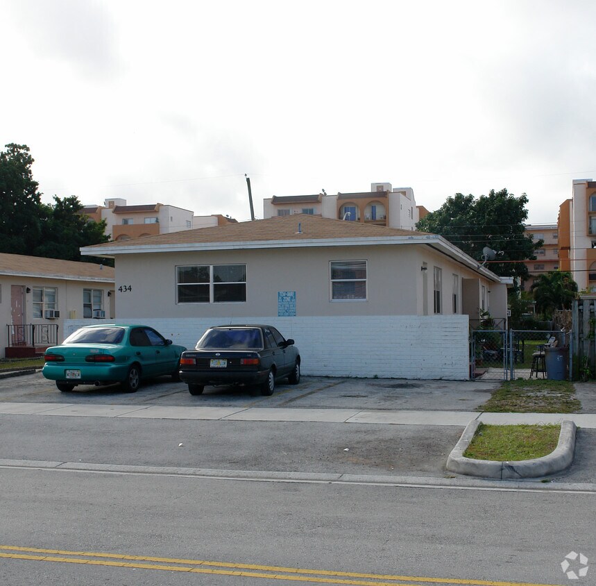 Building Photo - 434-442 E 24th St