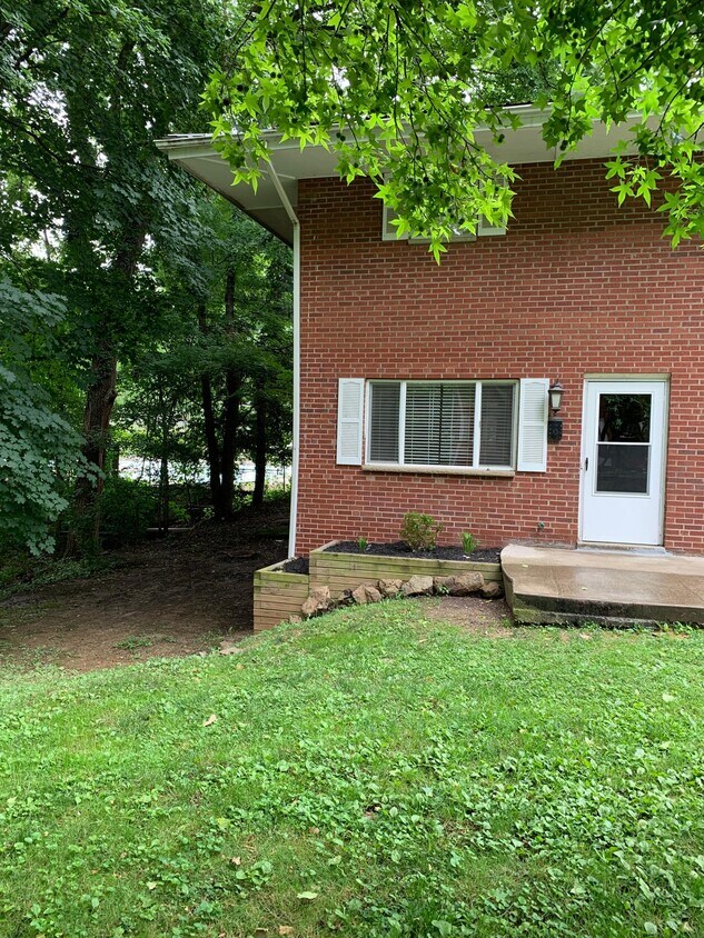 Foto principal - 827 Glendale Ave