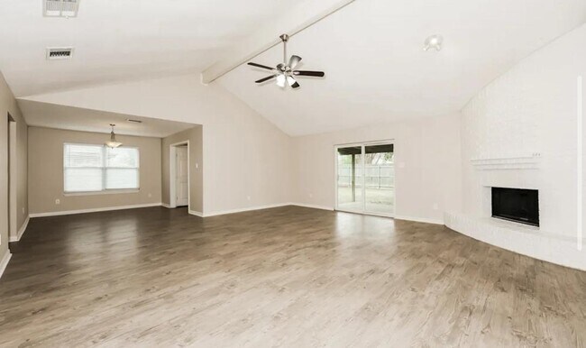 Building Photo - 110 E Valley View Dr