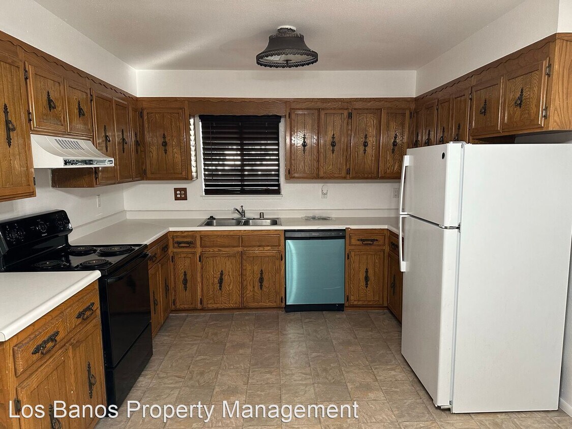 Foto del edificio - 3 br, 2 bath House - 1320 Cardinal St.