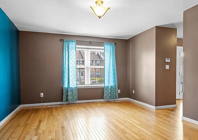 Building Photo - 707 6th St