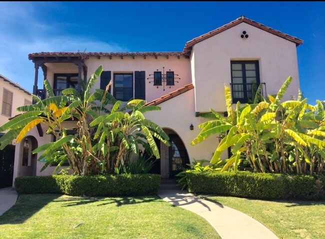 Beautiful 1920's Spanish Colonial building ~ - 827 Belmont Ave